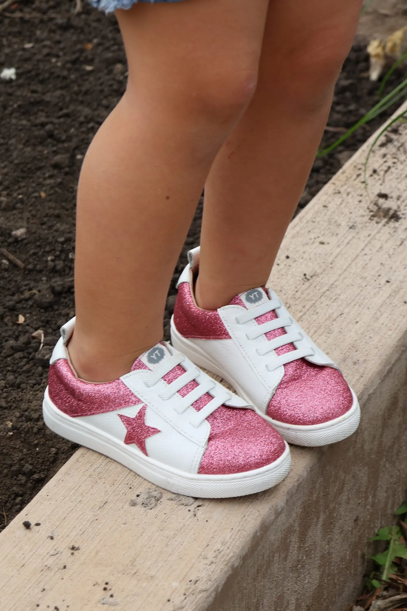 Low Top Sneakers - White / Maroon Glitter Star
