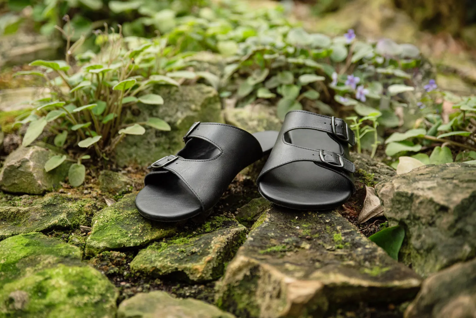 Men’s barefoot slip-on sandals black