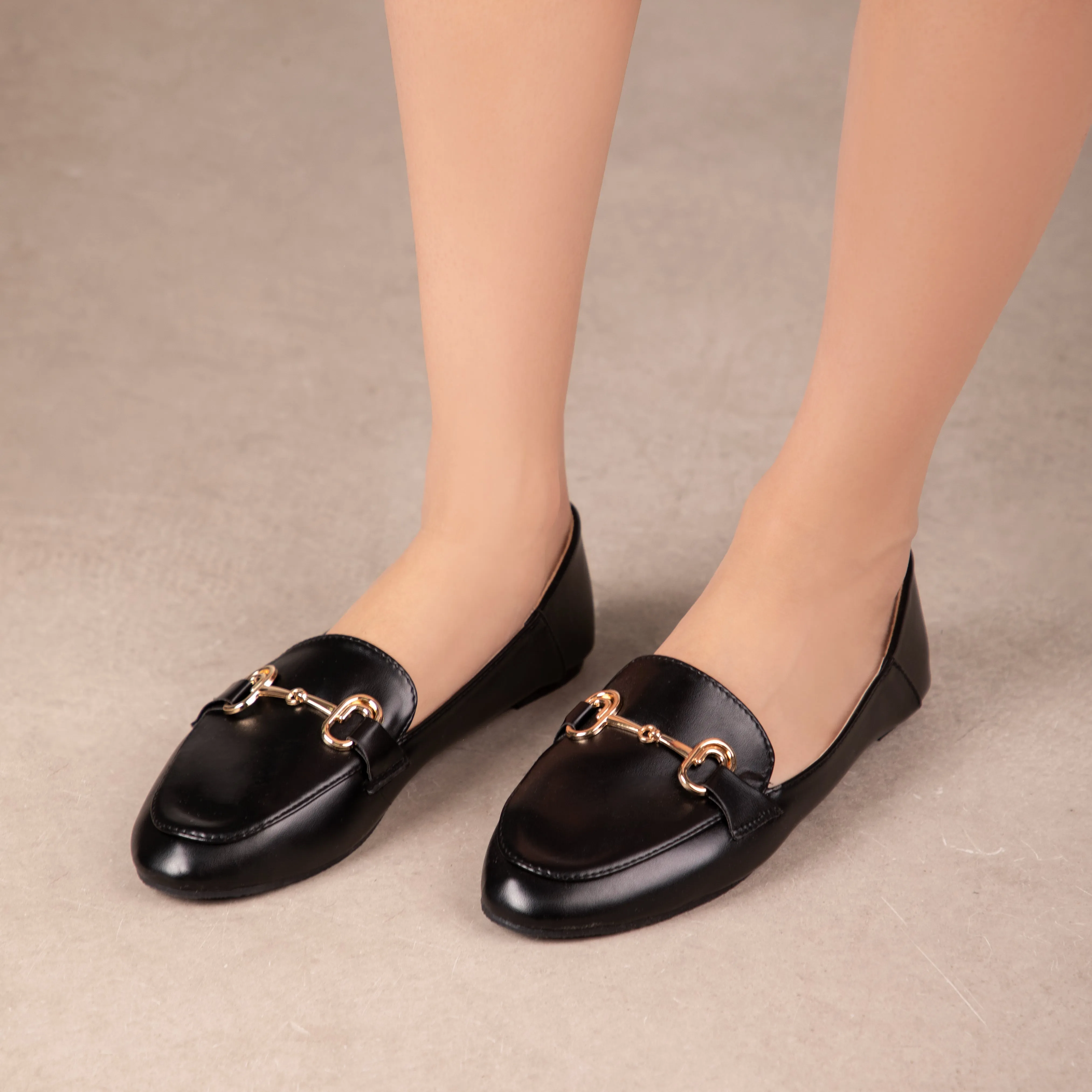 RAID Amiela Flat Shoes in Black